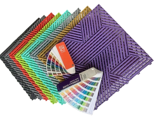 OEM Self Draining Garage Floor Tiles Berwarna-warni Garage Floor Mats Interlocking